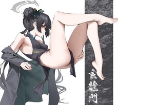 Rating: Questionable Score: 44 Tags: ass barefoot black_eyes black_hair blue_archive blush breasts chinese_clothes chinese_dress dress halo leviathan_(hikinito0902) long_hair nopan ryuuge_kisaki third-party_edit translation_request white User: otaku_emmy